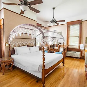Classic King With Balcony At Curry Mansion Inn